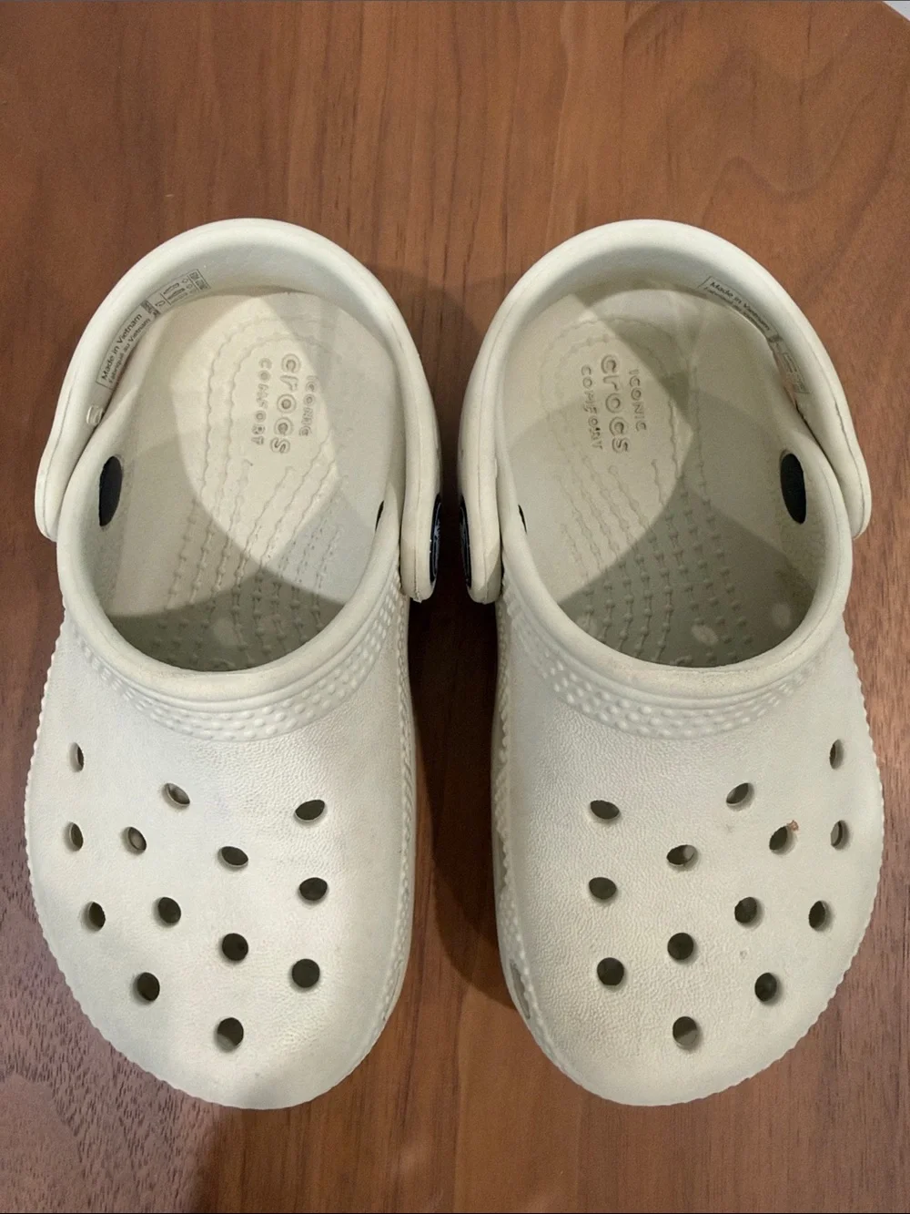 CROCS Kids Classic Clog in Beige